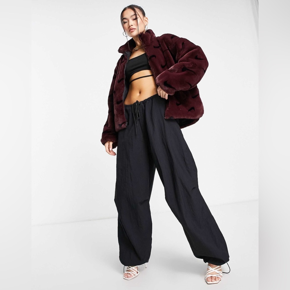 NWT Nike Sportswear Plush Faux Fur Logo Printed Burgundy Oversized Jacket Sz S